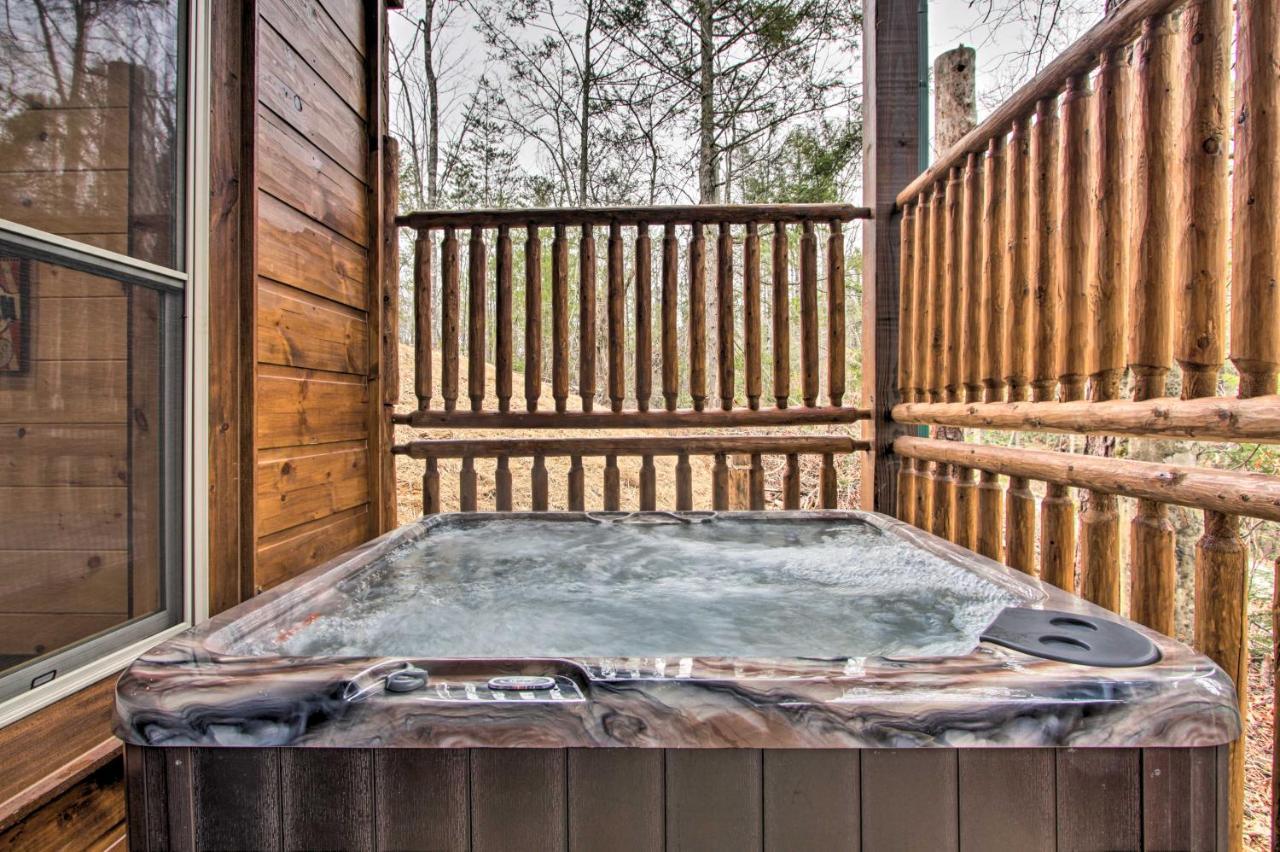 Luxe Cabin With Home Theater Less Than 2 Miles To Gatlinburg Exterior photo