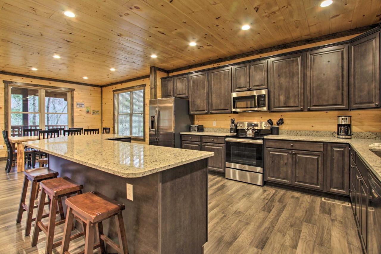 Luxe Cabin With Home Theater Less Than 2 Miles To Gatlinburg Exterior photo