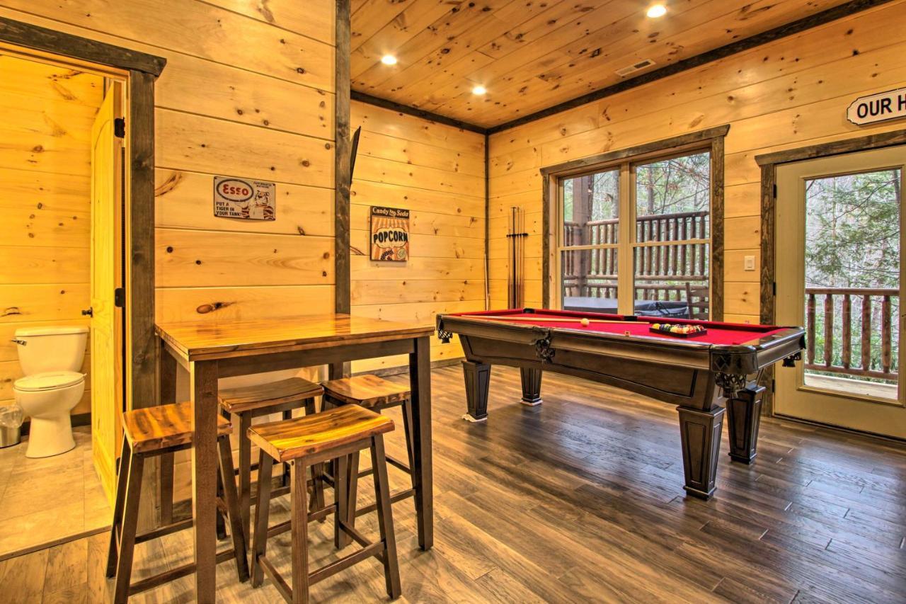 Luxe Cabin With Home Theater Less Than 2 Miles To Gatlinburg Exterior photo